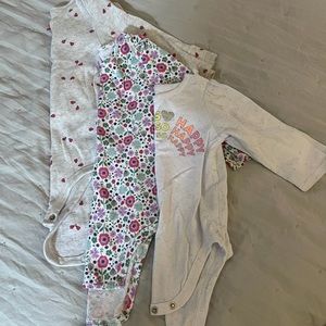 Long sleeved bodysuit bundle